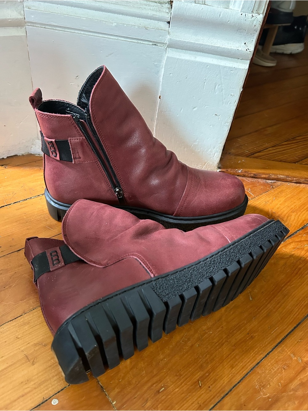 Miz Mooz Bea Ankle Boots Womens 41 Red Leather Buckled Side Zip Lug Sole Turkey